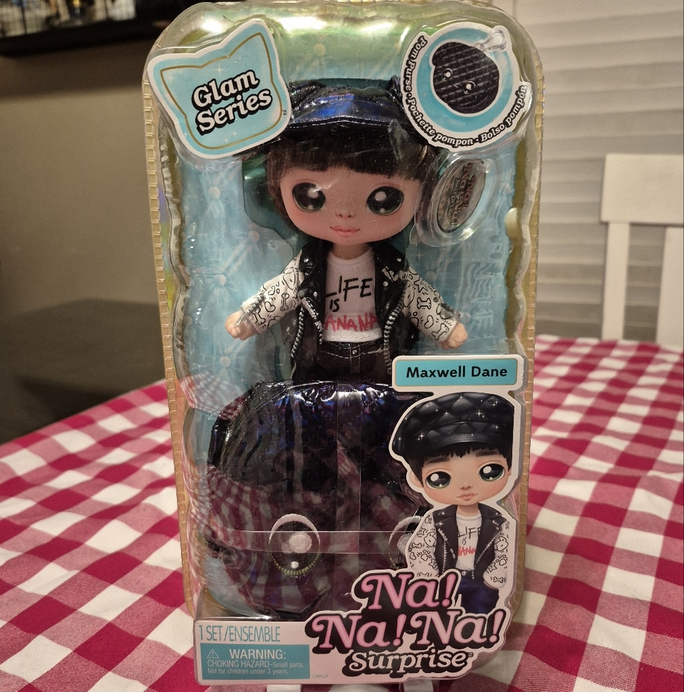 Na Na Na Surprise Glam Series Maxwell Dane Fashion Doll And Puppy Purse